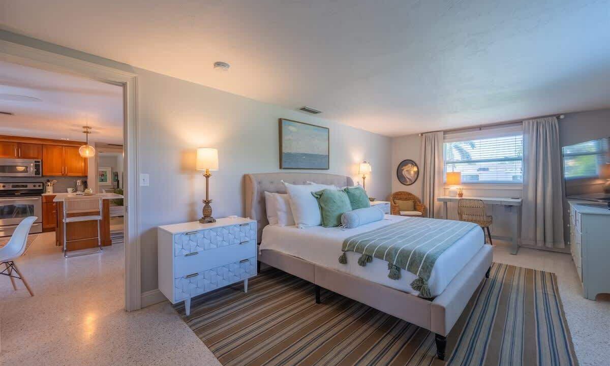 Photo of Bedroom in Gulf Gate Estates
