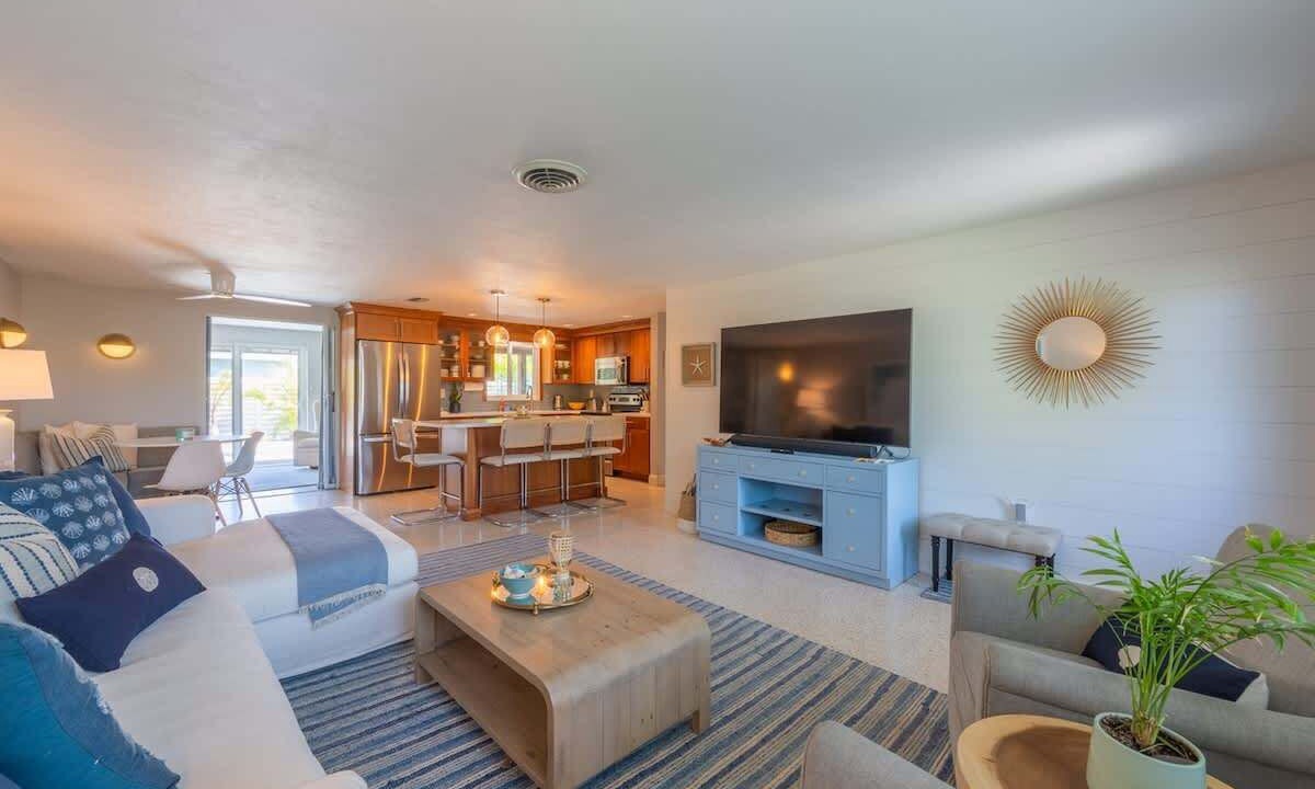 Photo of Livingroom in Gulf Gate Estates