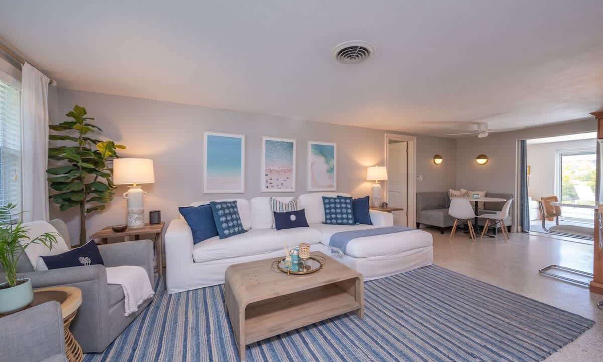 Photo of Livingroom in Gulf Gate Estates