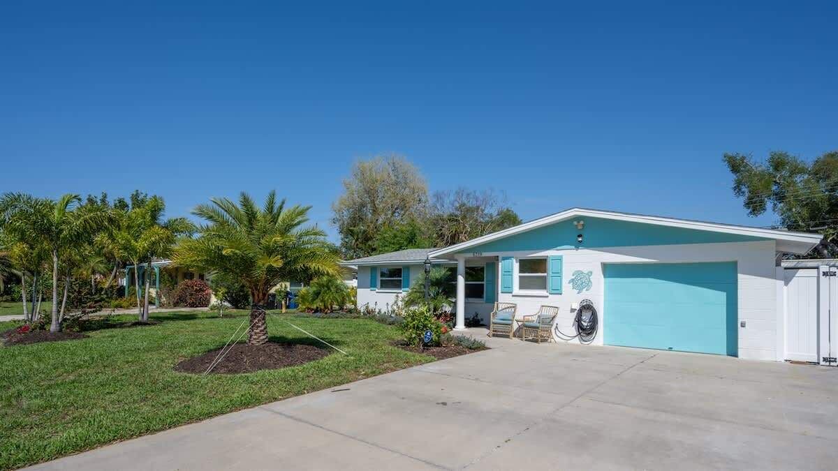 Photo of Outdoor in Gulf Gate Estates