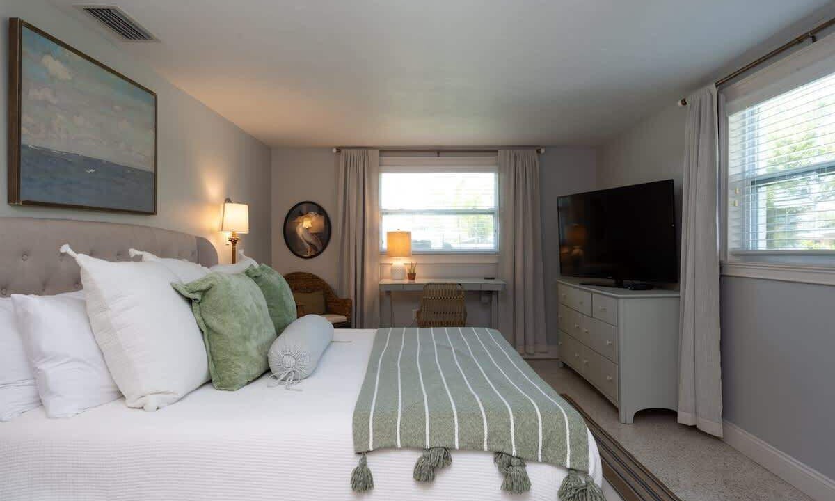 Photo of Bedroom in Gulf Gate Estates