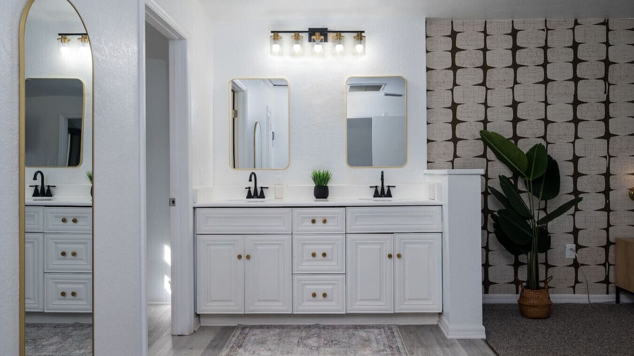 Photo of Bathroom in Auburndale