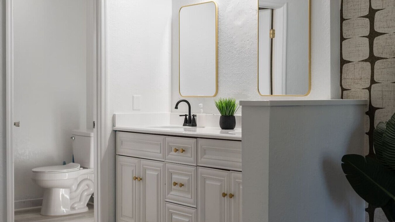 Photo of Bathroom in Auburndale