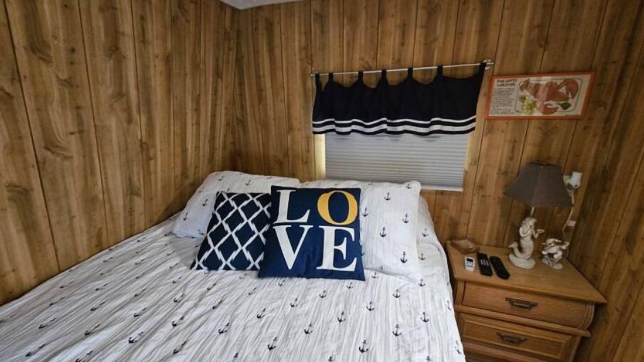 Photo of Bedroom in Winston Waterways