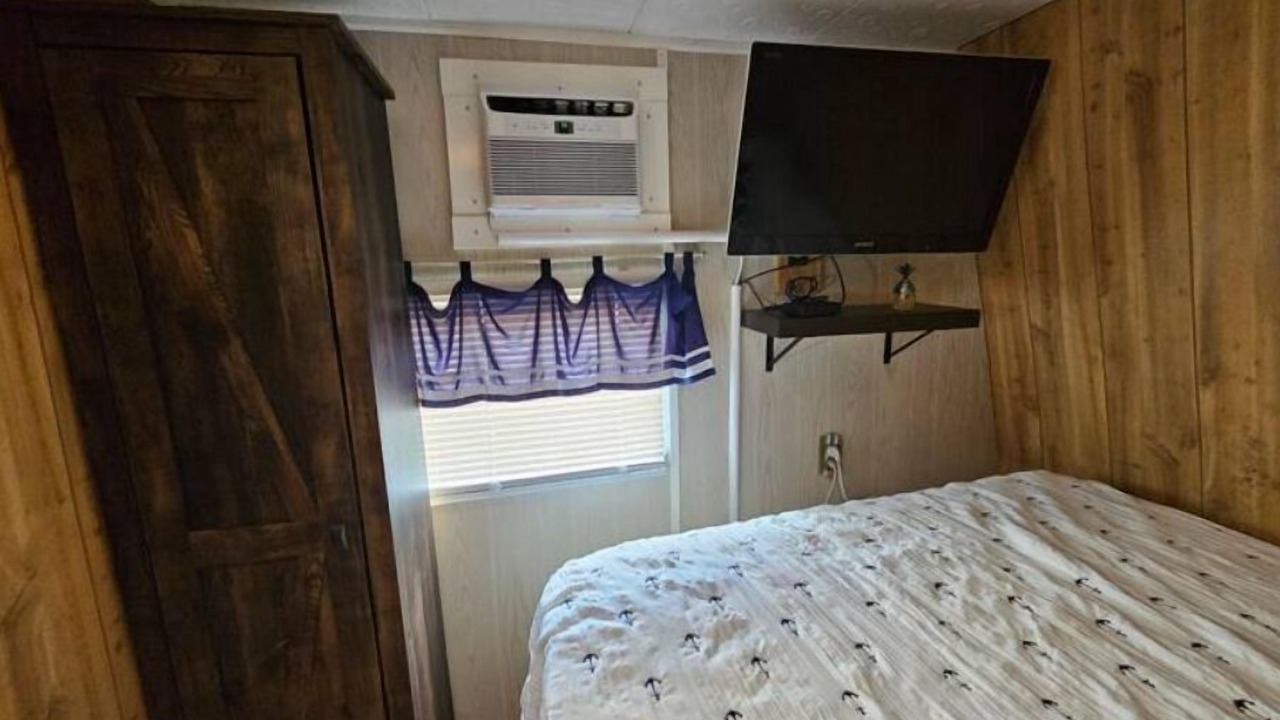 Photo of Bedroom in Winston Waterways