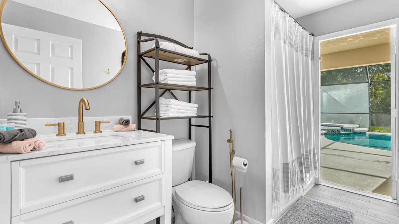 Photo of Bathroom in Thousand Oaks