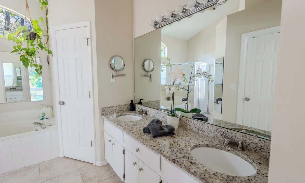 Photo of Bathroom in Valrico