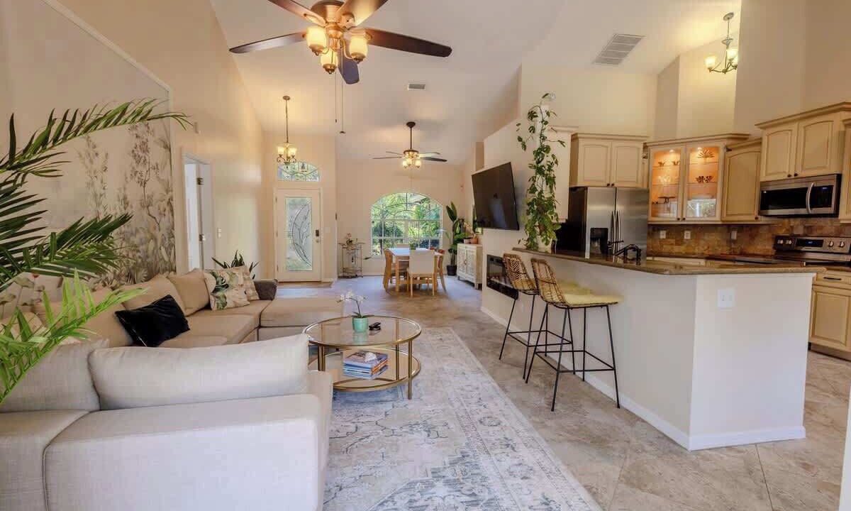 Photo of Livingroom in Valrico