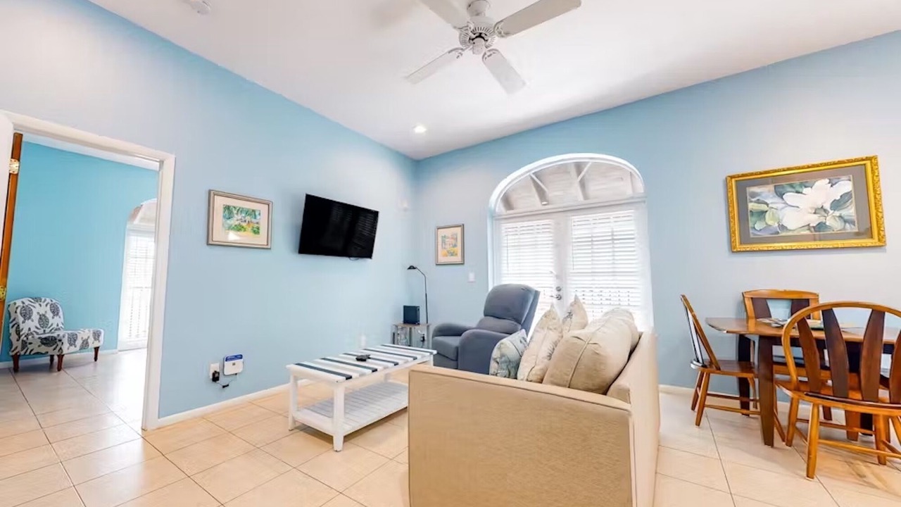 Photo of Livingroom in Historic Seaport