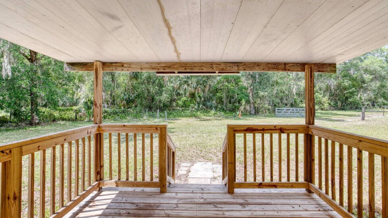 Photo of Patio Balcony in Astor