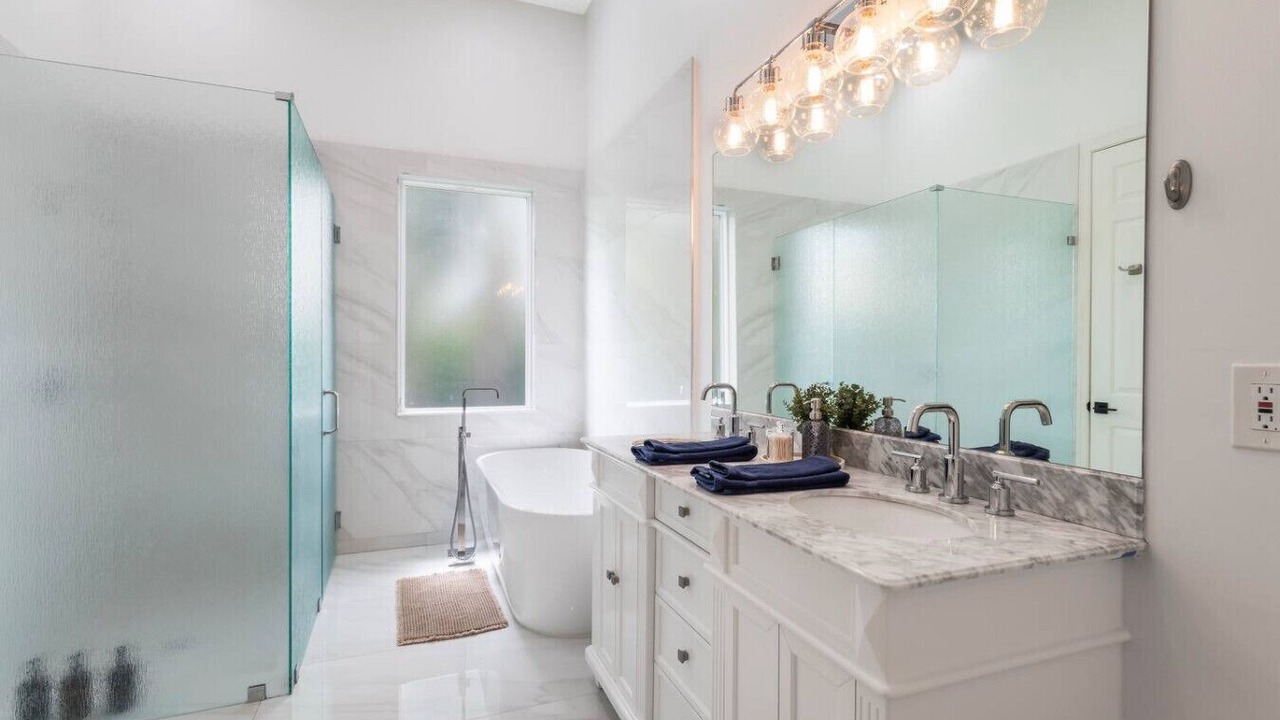 Photo of Bathroom in Greenview Shores