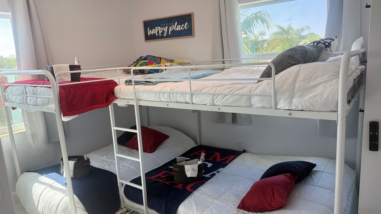Photo of Bedroom in Lake Worth Corridor