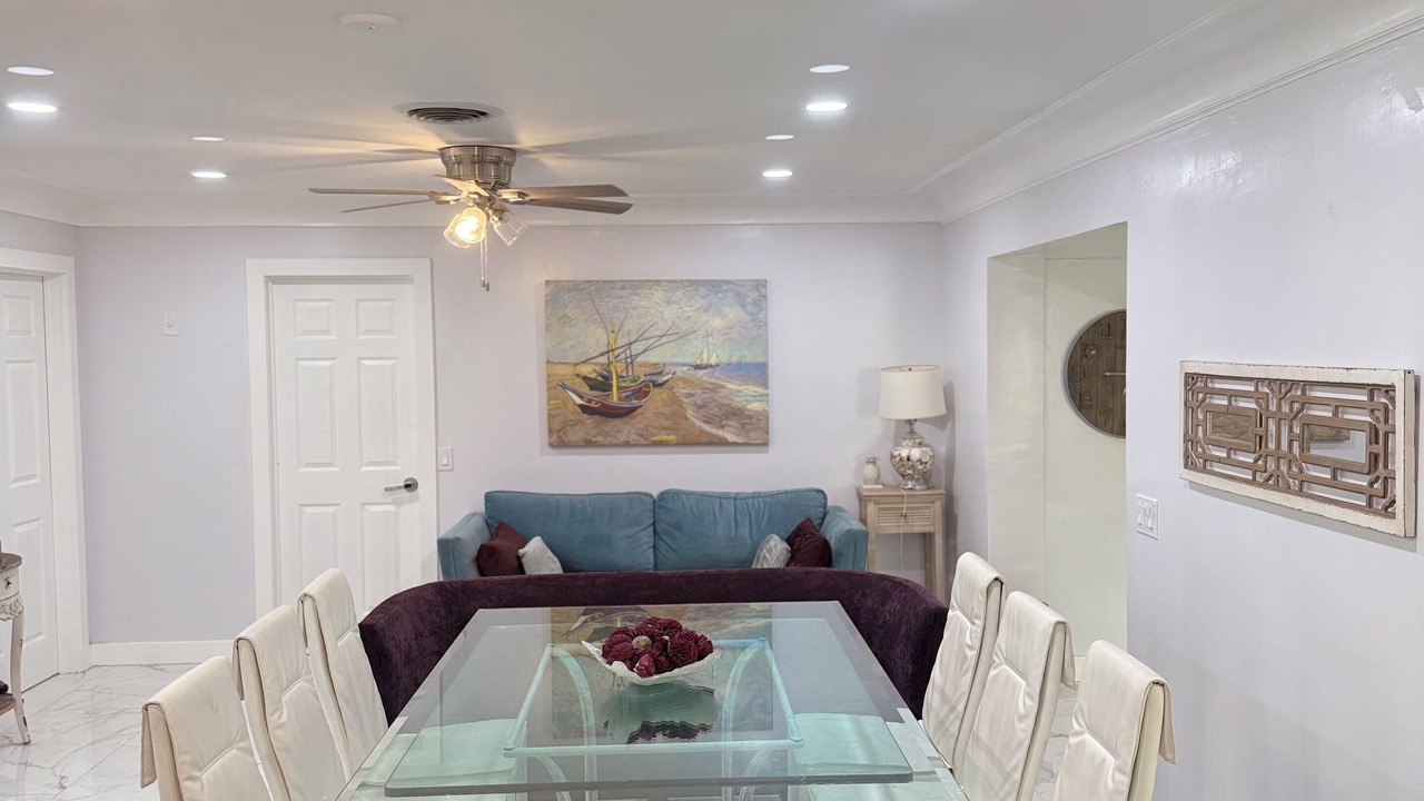 Photo of Bedroom in Lake Worth Corridor