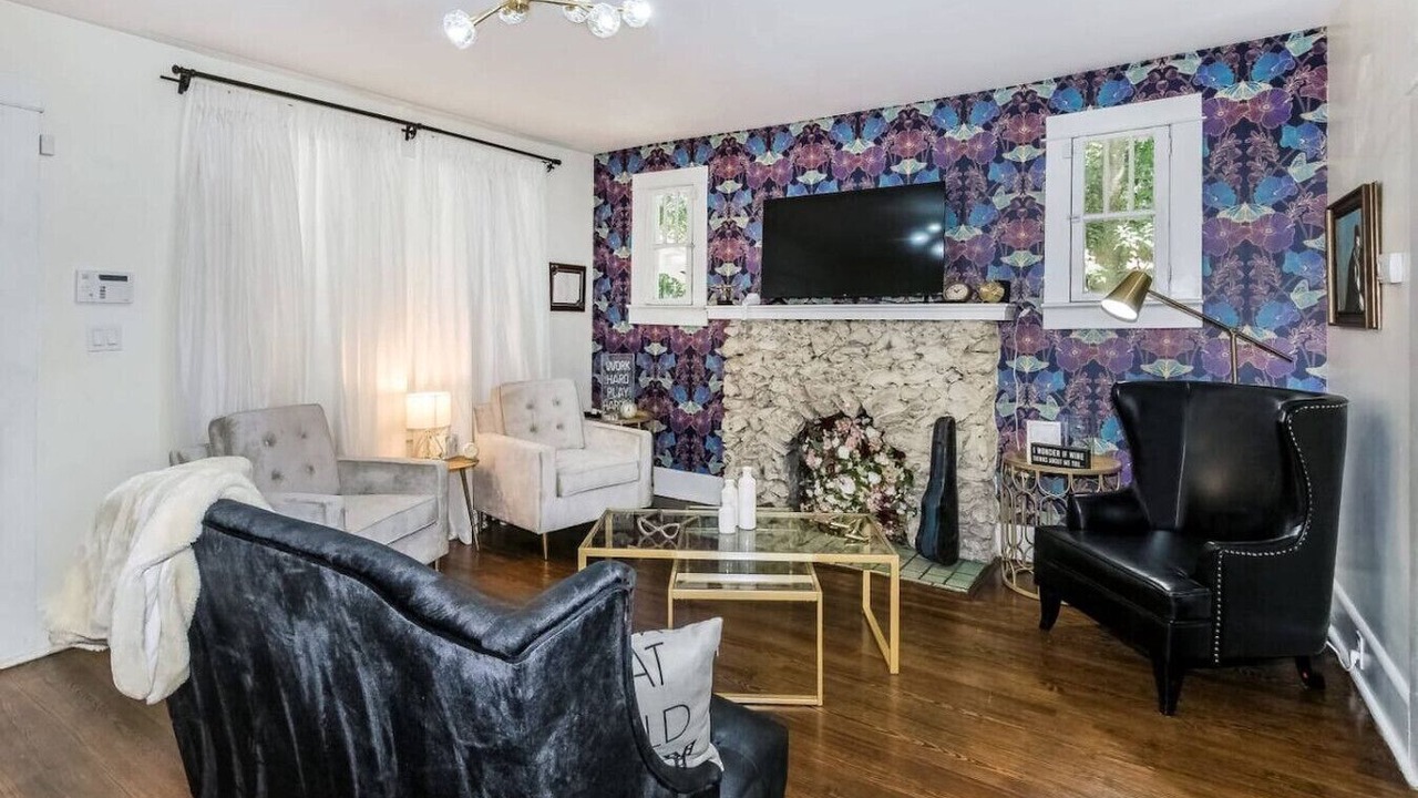 Photo of Livingroom in Historic District