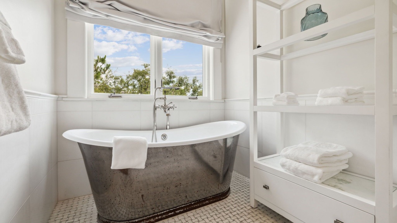 Photo of Bathroom in Gulf District