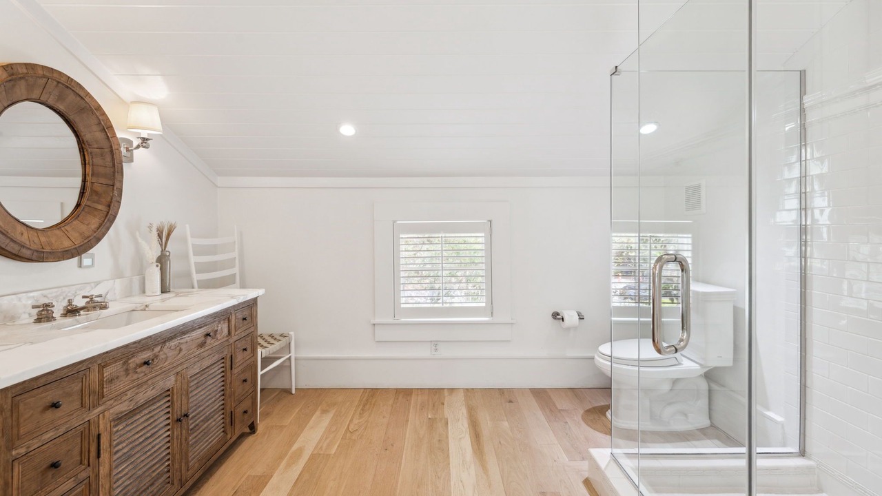 Photo of Bathroom in Gulf District