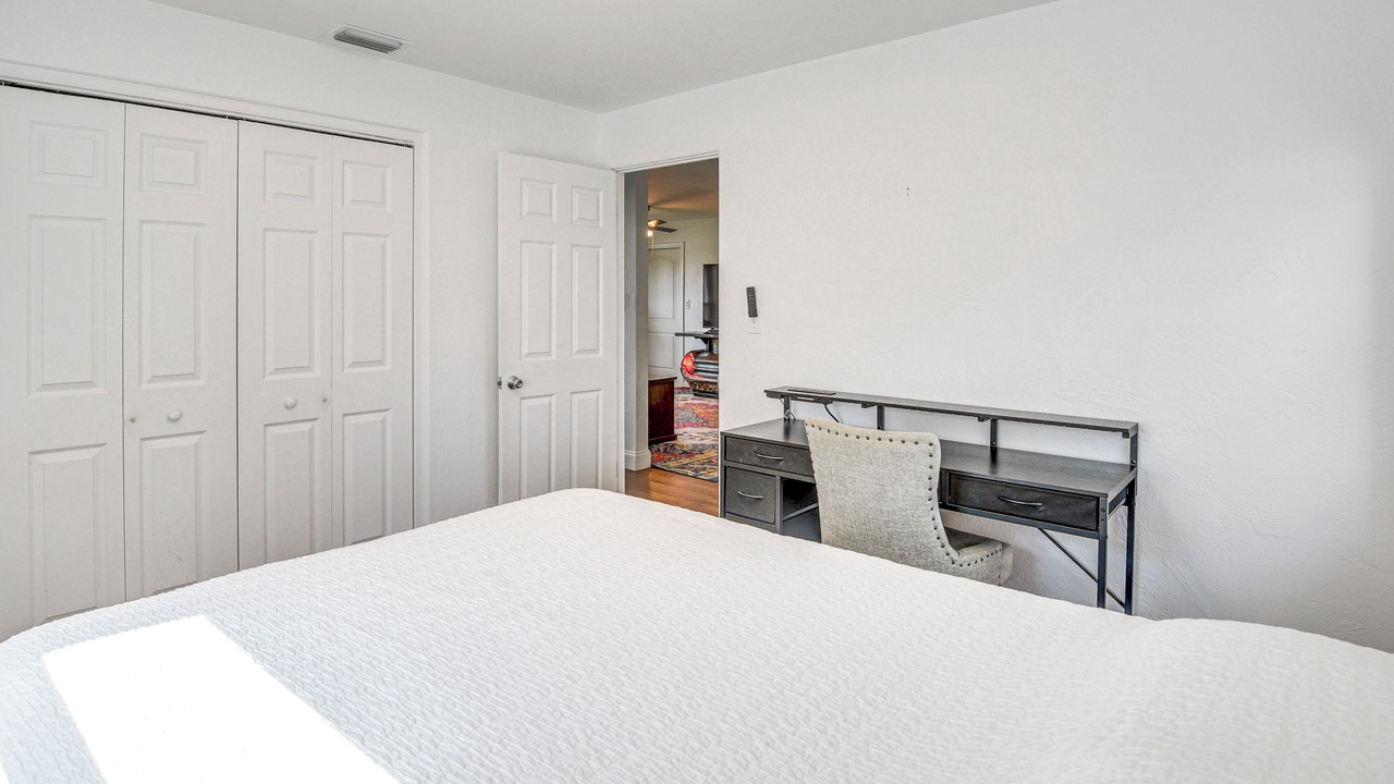 Photo of Bedroom in Ormond Ocean Gard