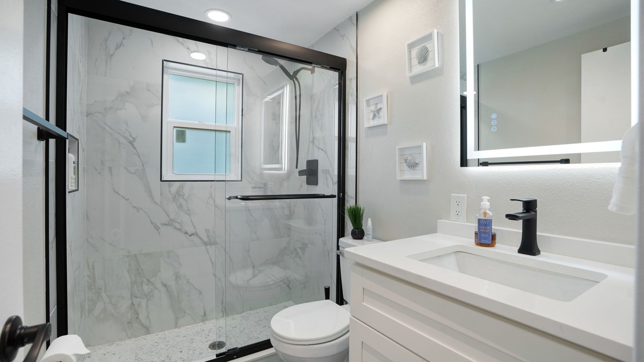 Photo of Bathroom in Bayshore Gardens