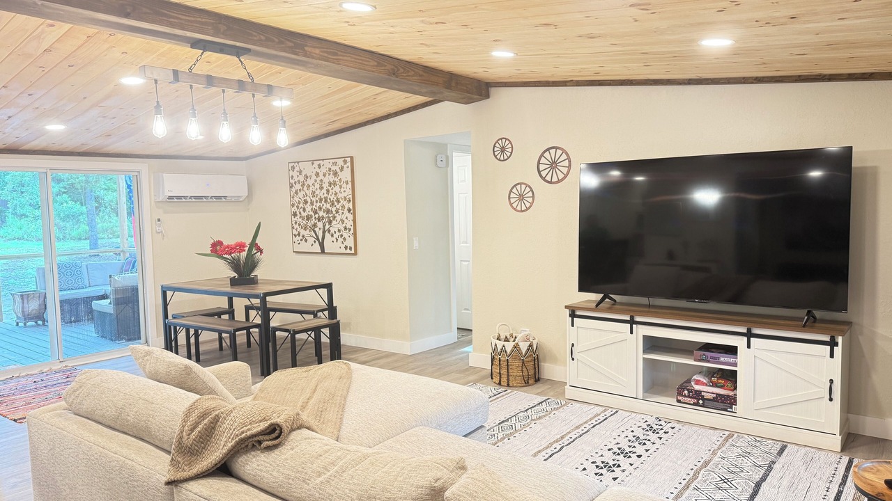 Photo of Livingroom in Lake City