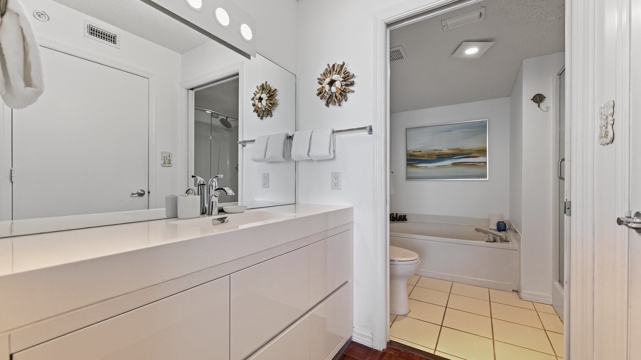 Photo of Bathroom in Seawinds Condo