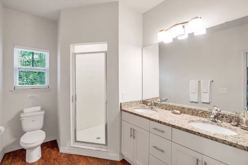 Photo of Bathroom in Bay Lake