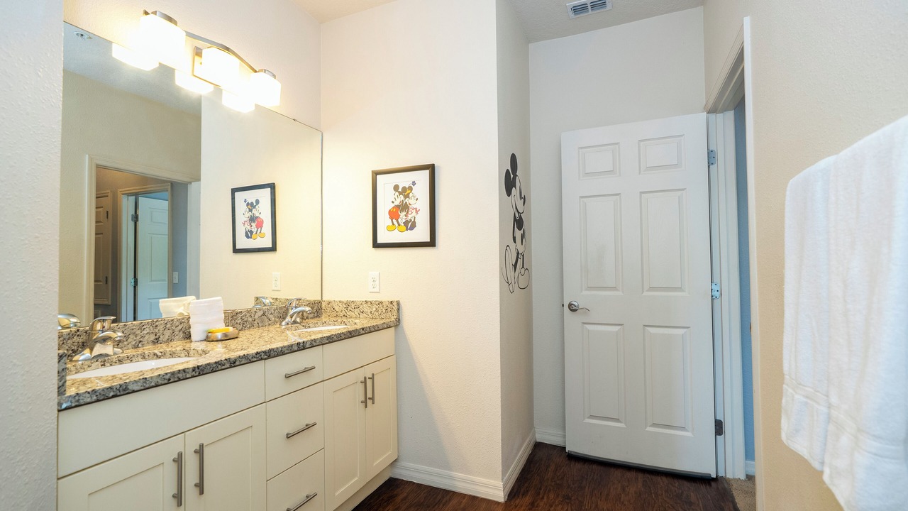 Photo of Bathroom in Bay Lake