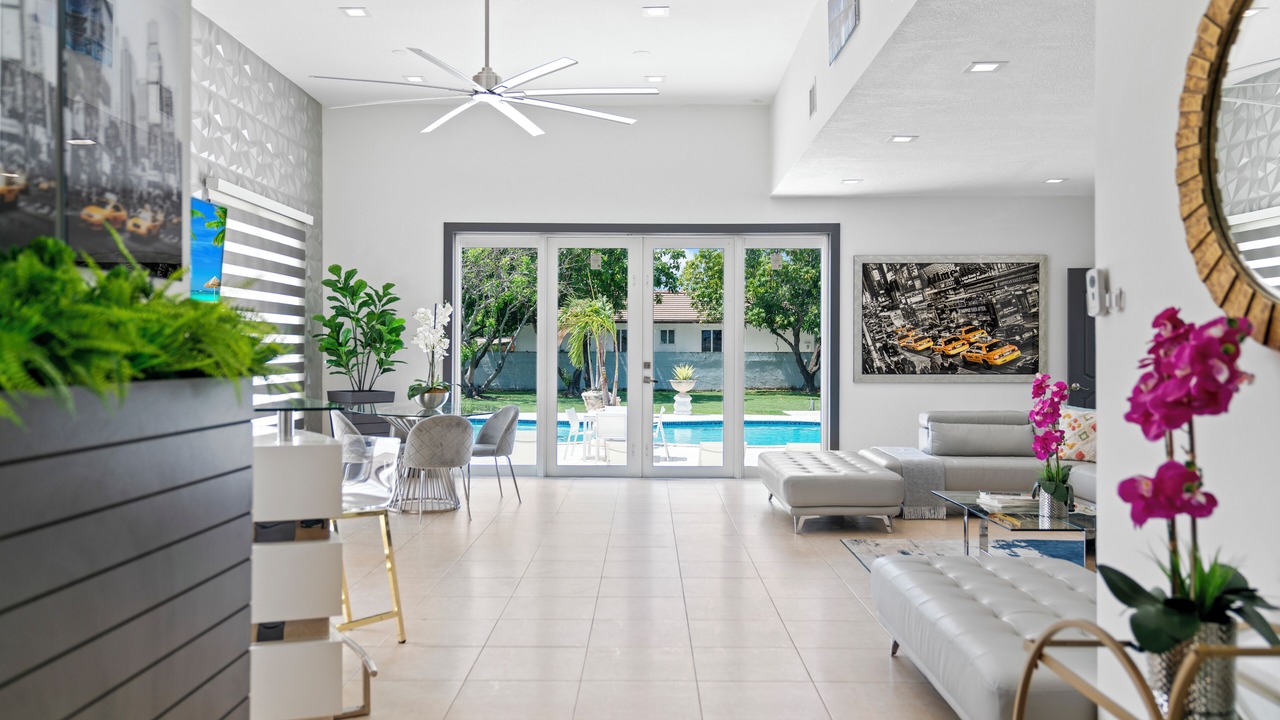Photo of Livingroom in Ludlam