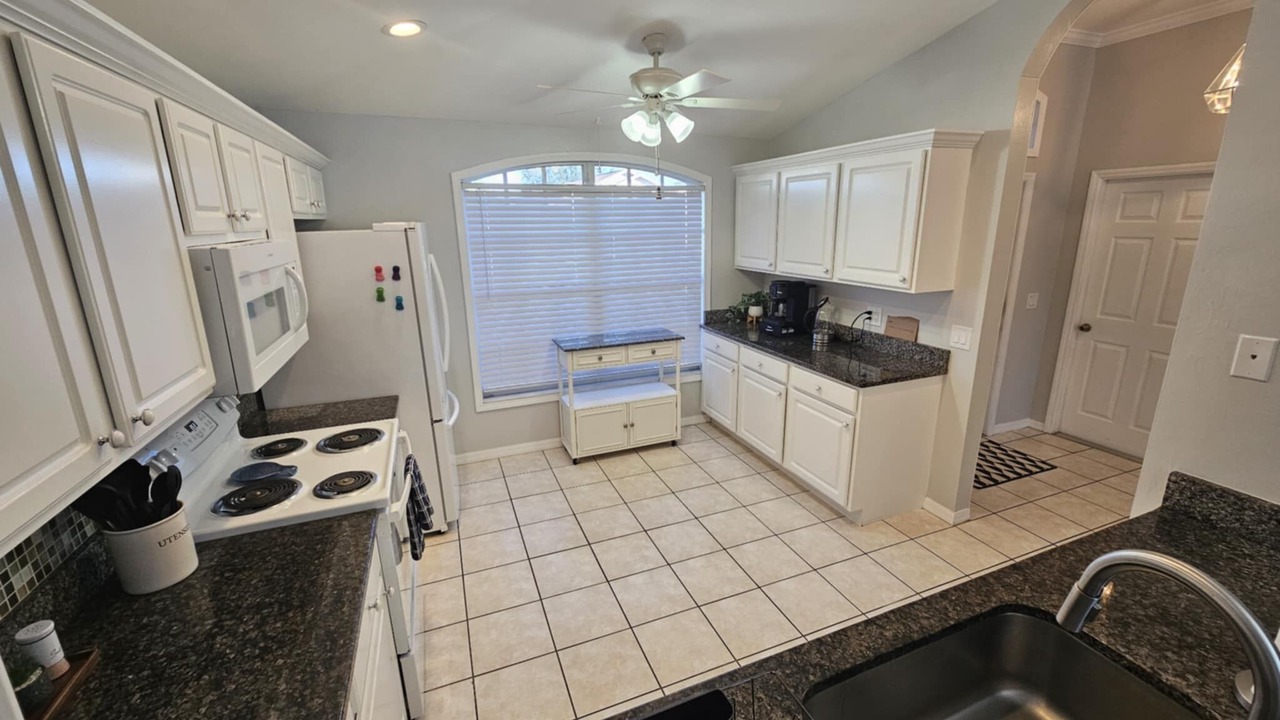Photo of Kitchen in Beachwalk Isles