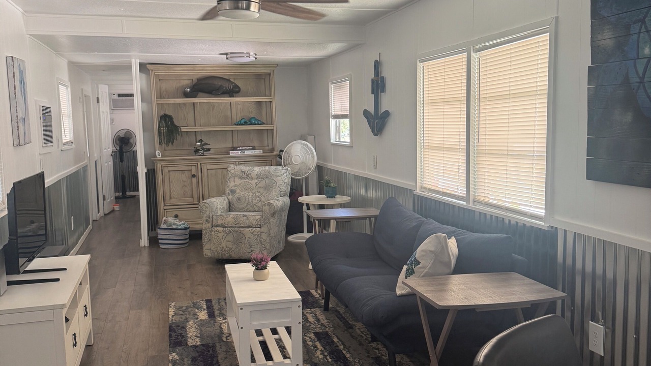 Photo of Livingroom in Weeki Wachee Gardens