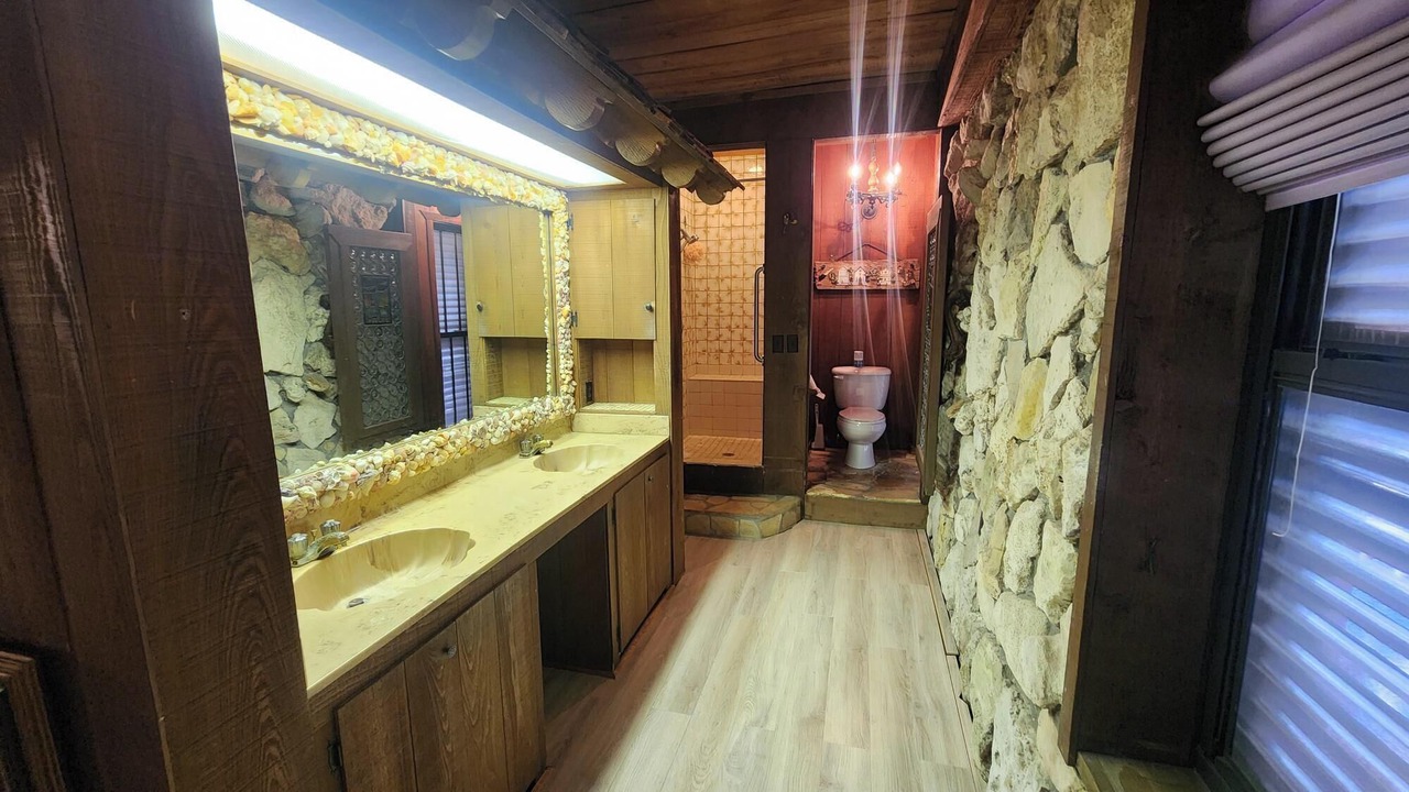 Photo of Bathroom in Historic Seaport
