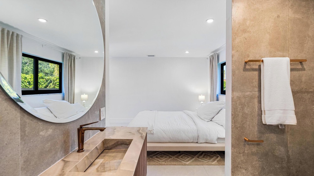 Photo of Bedroom in Ludlam