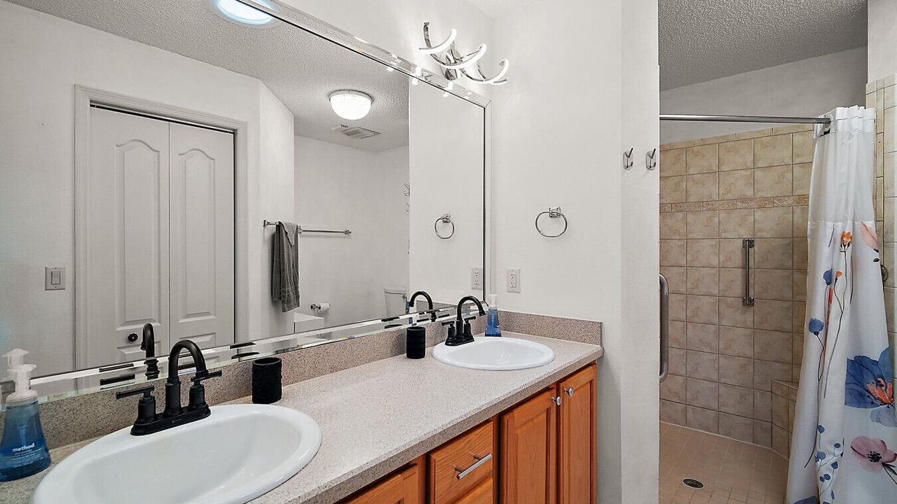 Photo of Bathroom in Glenbrook