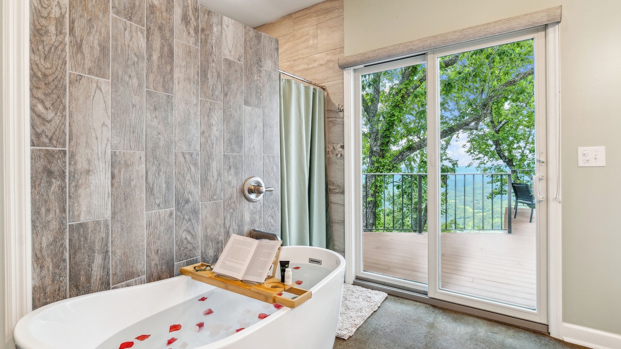 Photo of Bathroom in Lookout Mountain