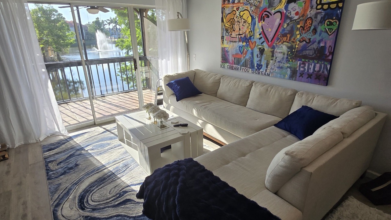 Photo of Livingroom in Feather Sound