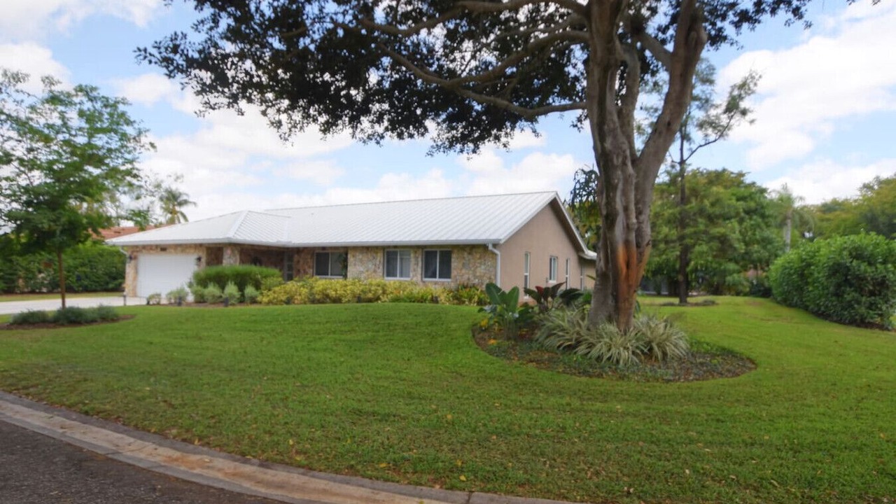 Photo of Outdoor in University Drive