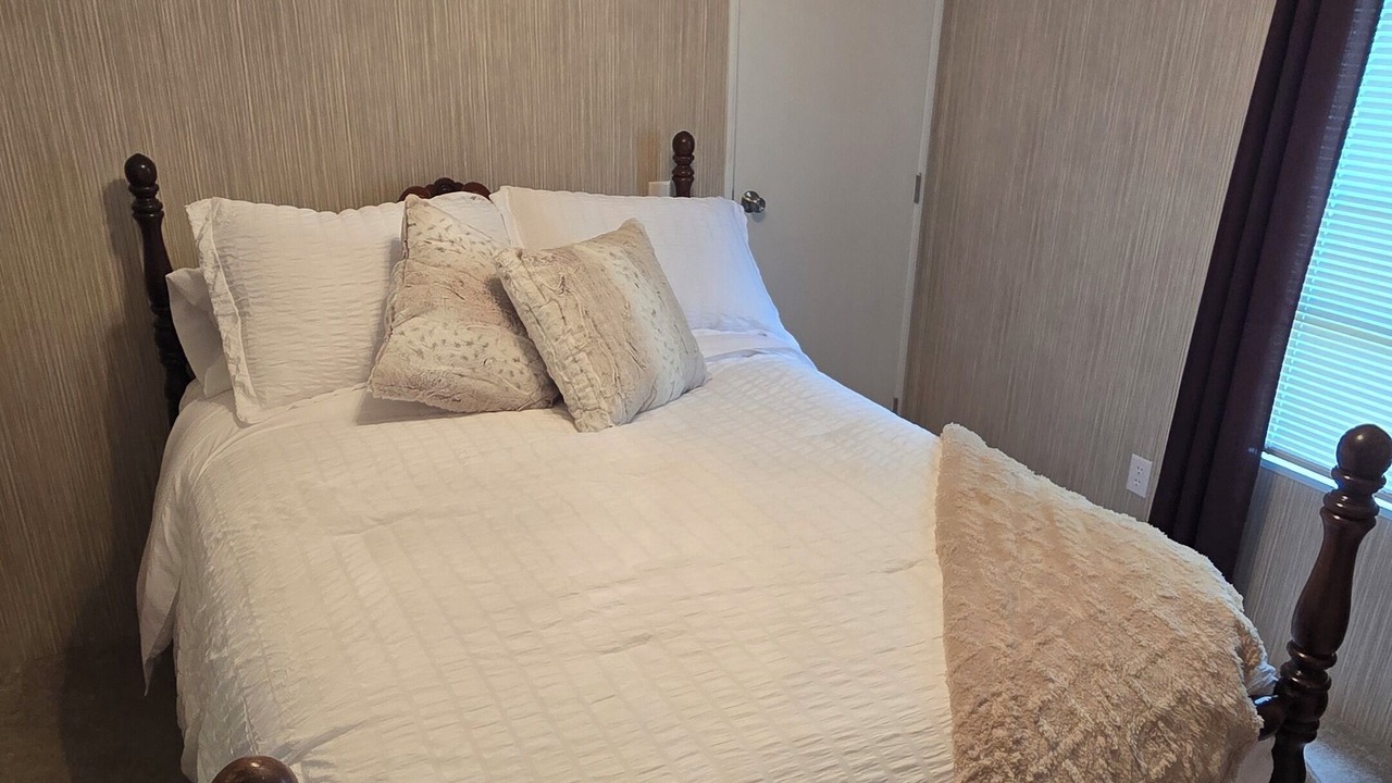 Photo of Bedroom in Chassahowitzka