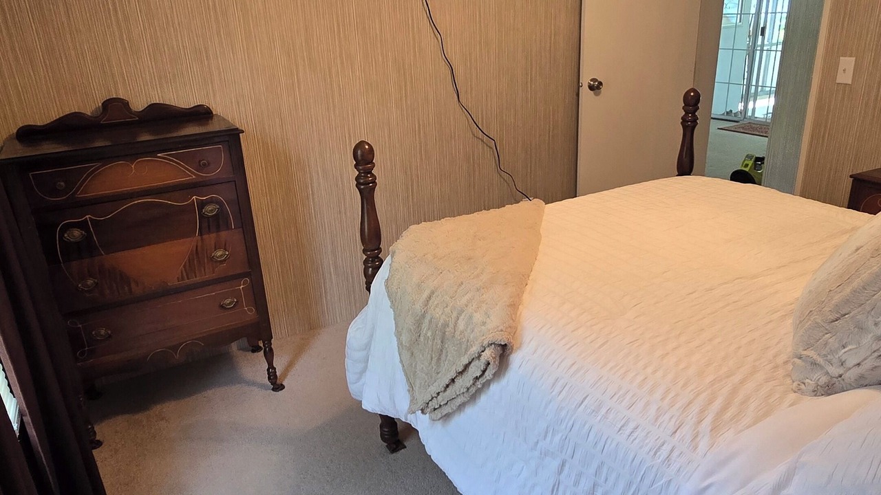 Photo of Bedroom in Chassahowitzka