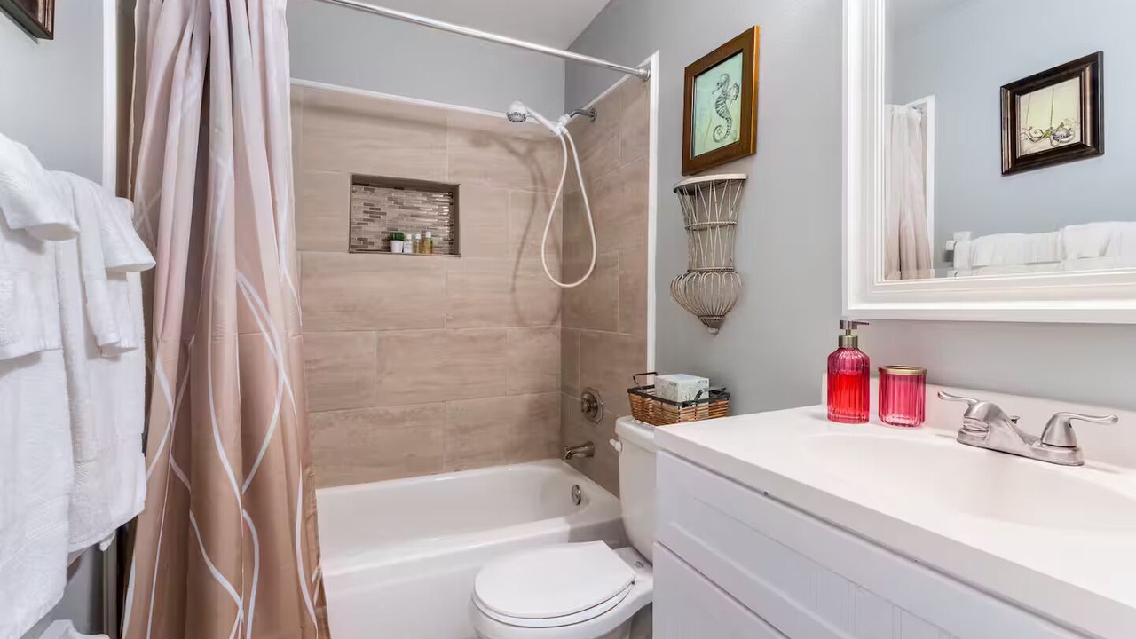 Photo of Bathroom in Courier City - Oscawana
