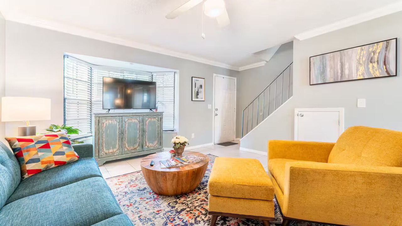 Photo of Livingroom in Courier City - Oscawana