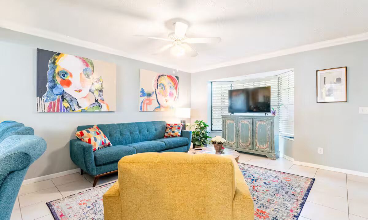Photo of Livingroom in Courier City - Oscawana