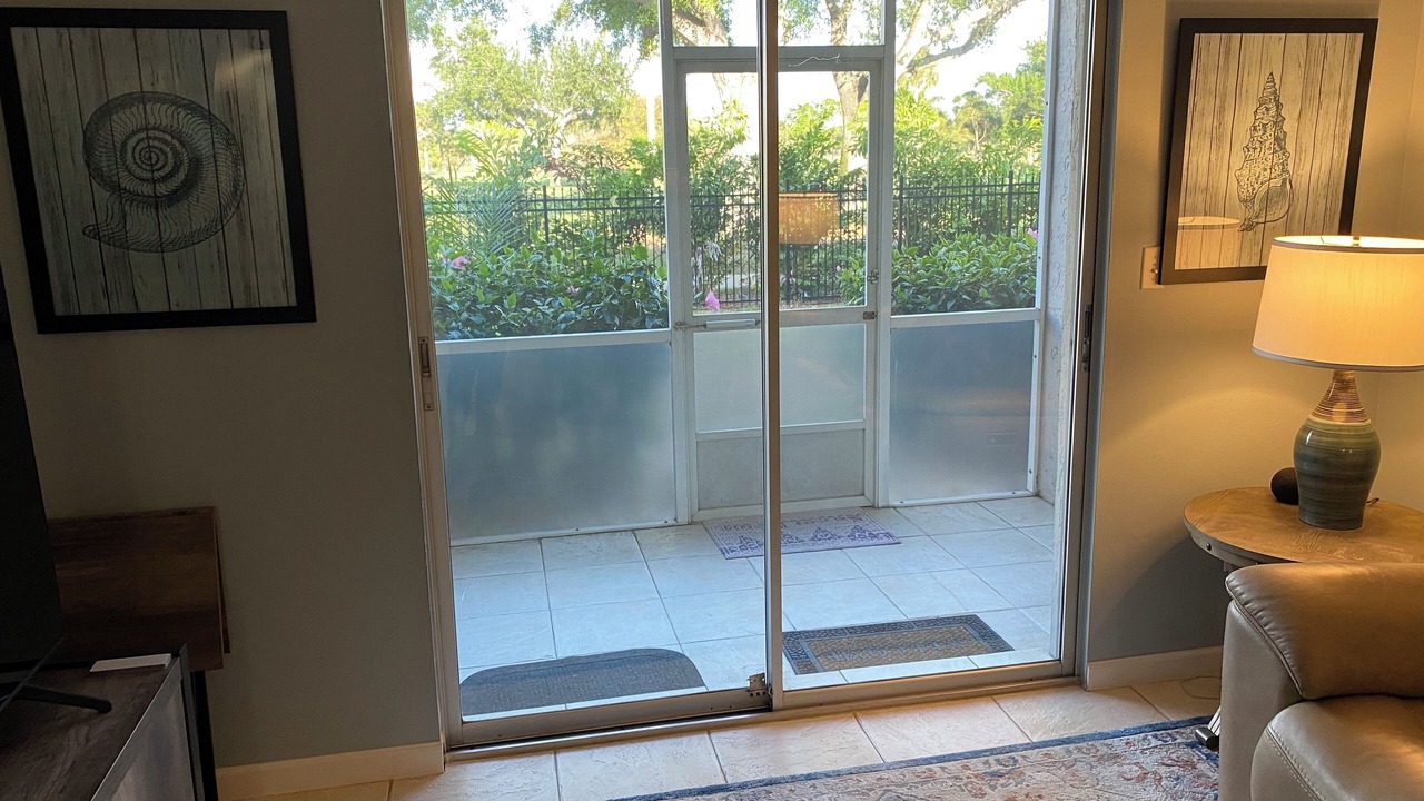 Photo of Livingroom in Cypress Lake