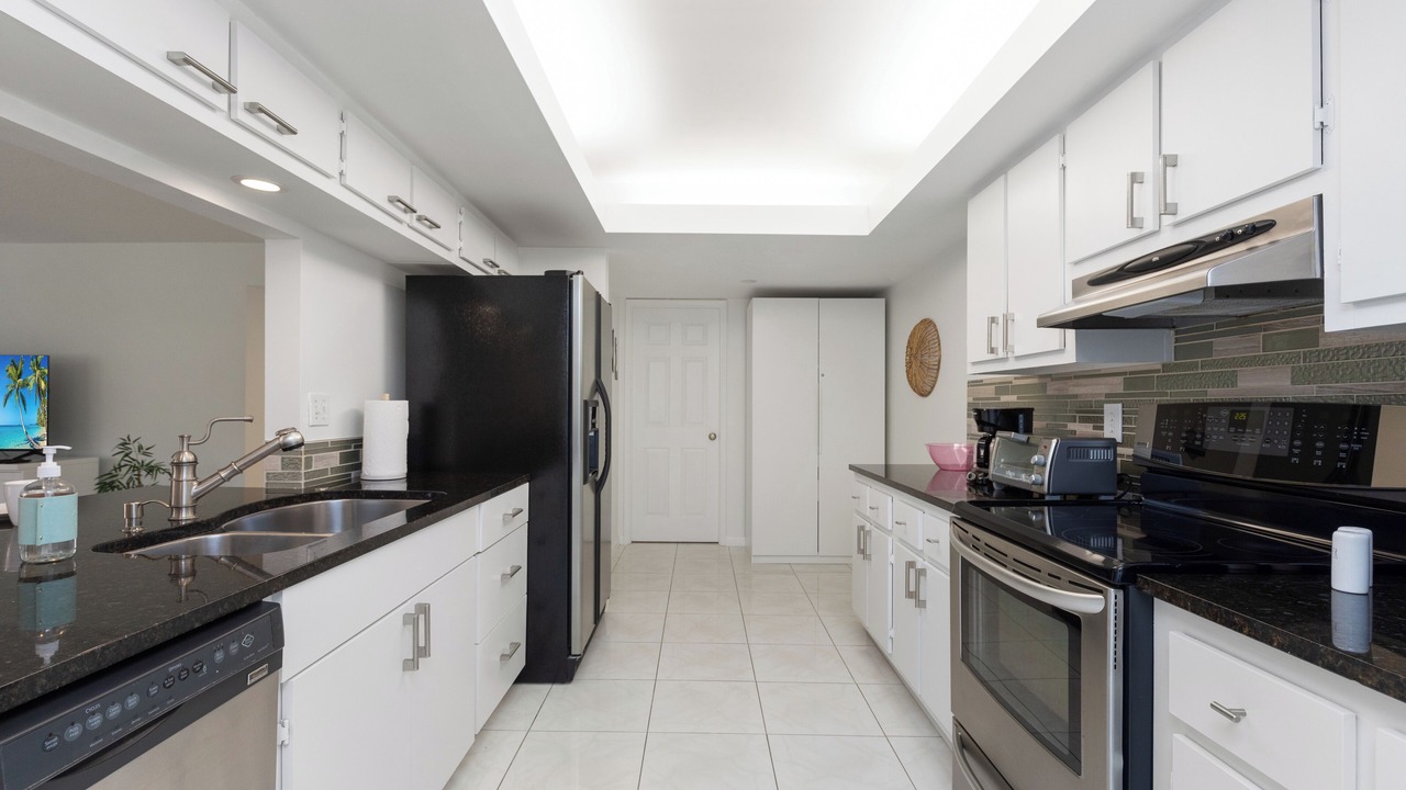 Photo of Kitchen in Tropic Palms
