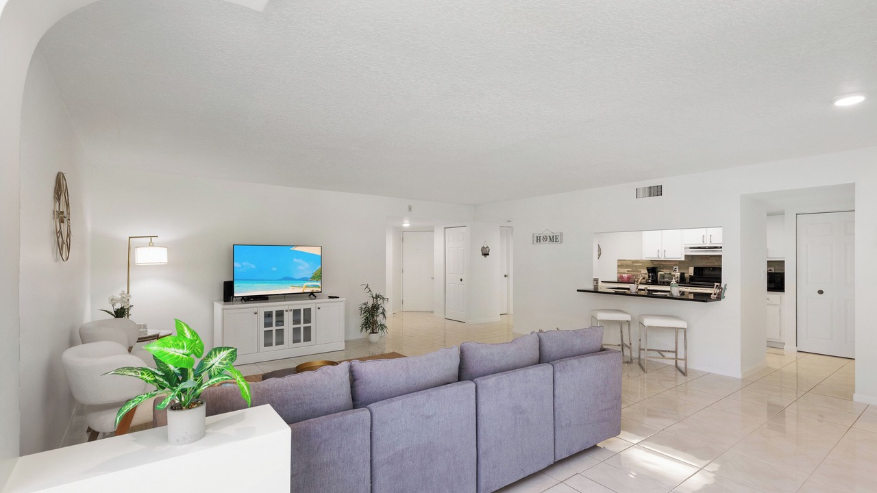Photo of Livingroom in Tropic Palms