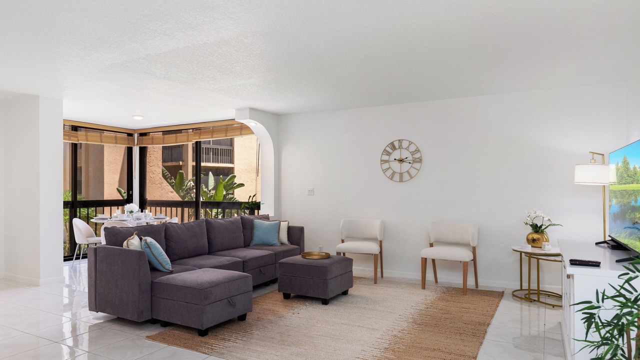 Photo of Livingroom in Tropic Palms