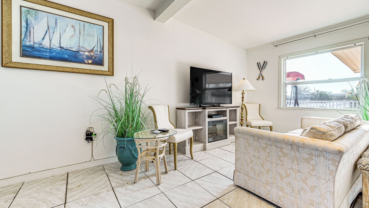 Photo of Livingroom in Hudson Beach Estates