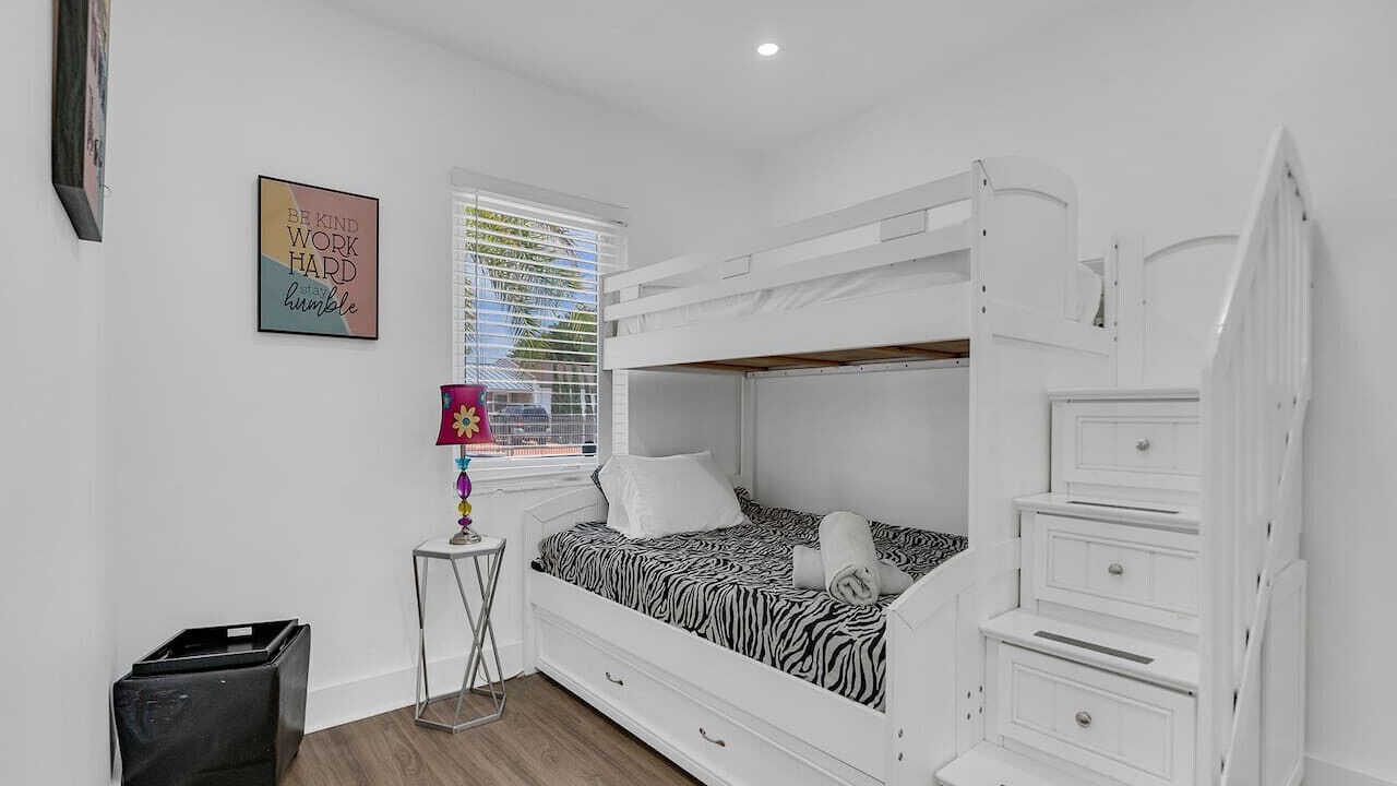 Photo of Bedroom in Kendale Lakes