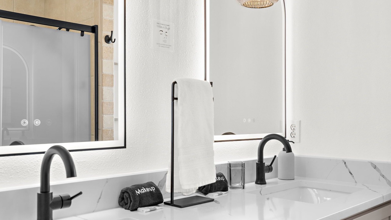 Photo of Bathroom in Bayshore Gardens