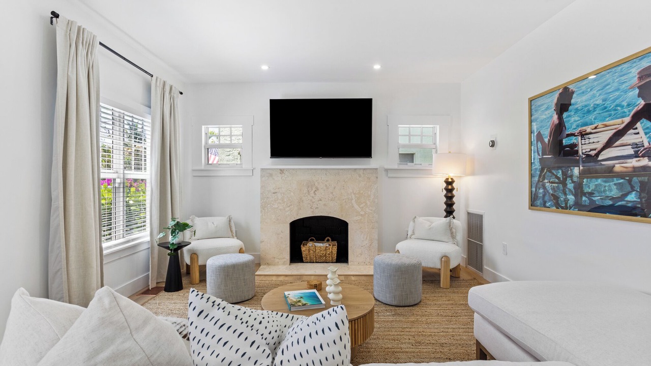 Photo of Livingroom in Northwood Shores