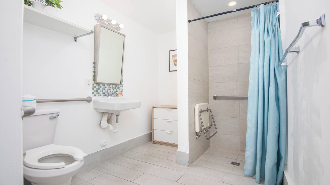Photo of Bathroom in West Avenue