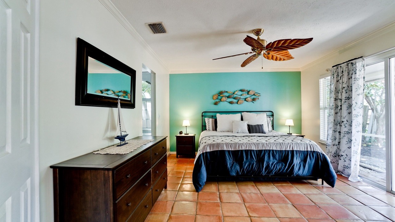 Photo of Bedroom in Bayshore Gardens
